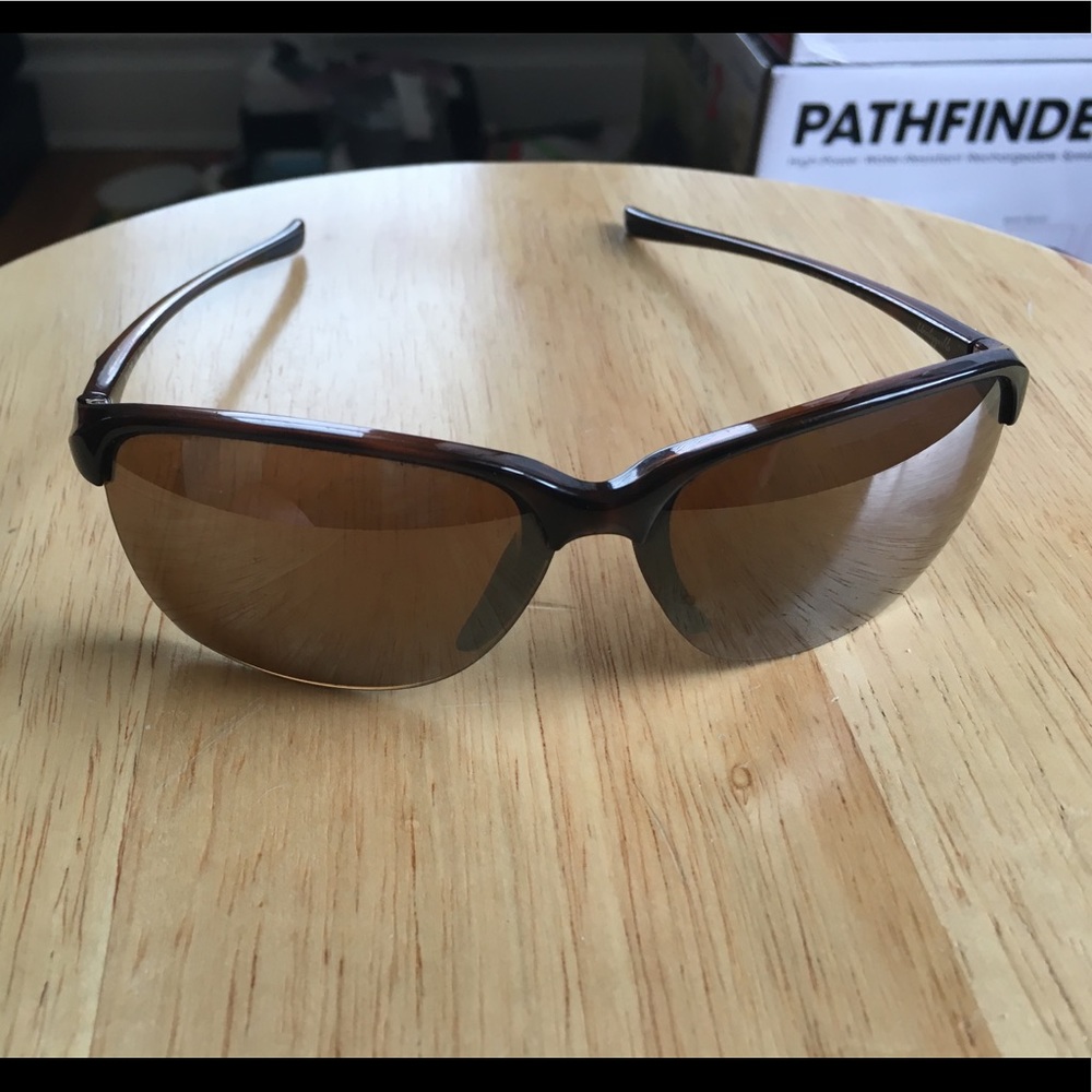 Oakley Sport Woman’s Sunglasses with Free Case